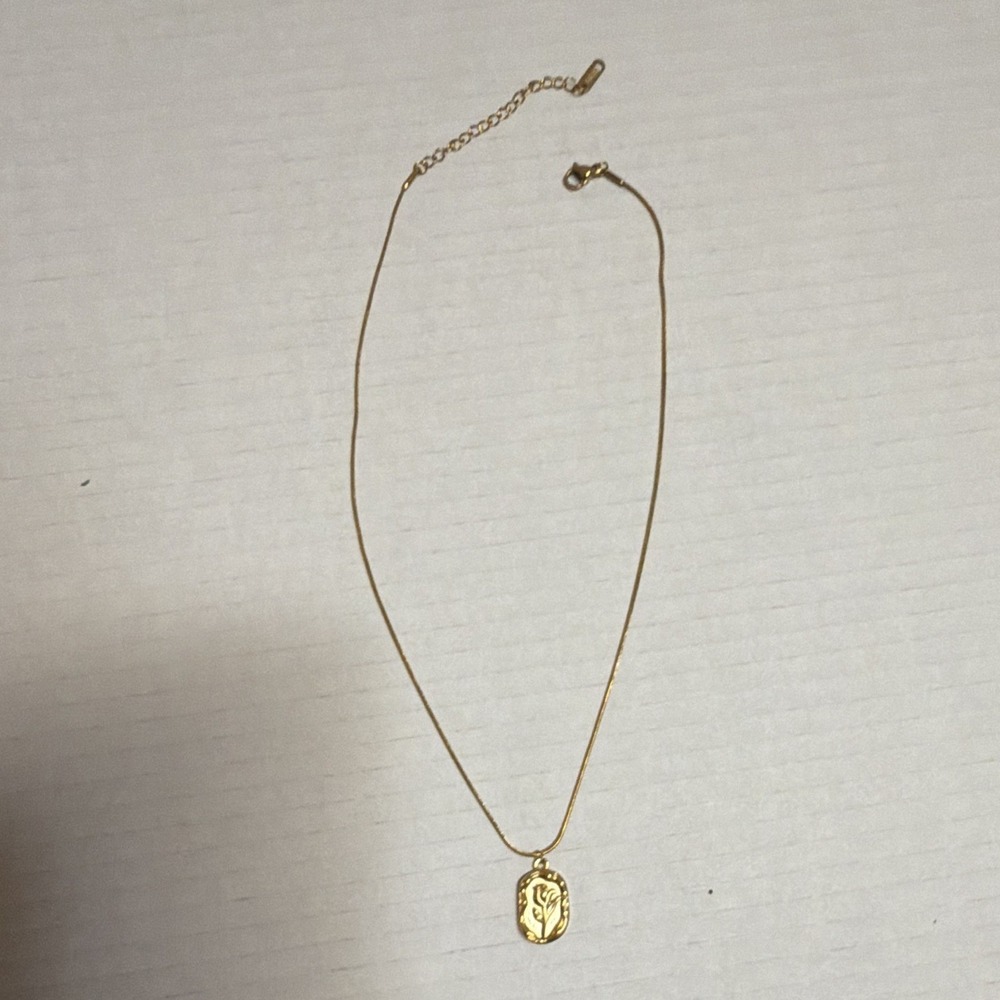 Gold Tone Snake Chain Oval Floral Charm Pendant Necklace Adjustable Lobster